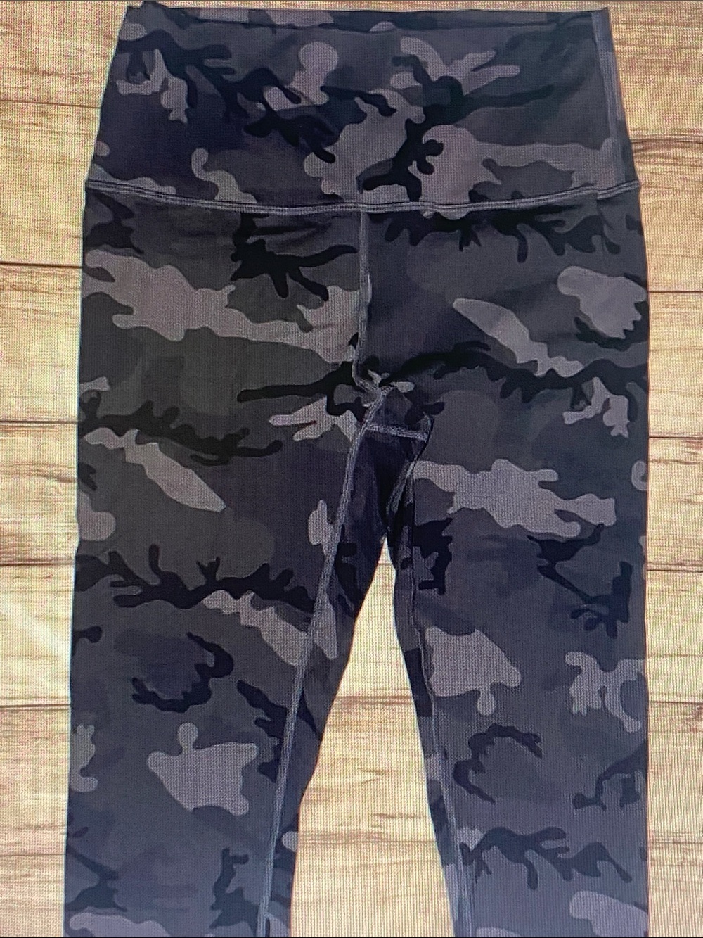 High-Rise Camo Print Leggings - Black